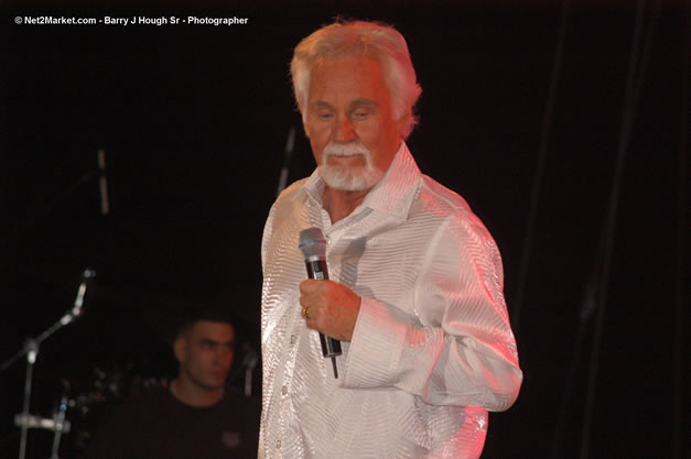 Kenny Rogers @ The Aqueduct on Rose Hall - Friday, January 26, 2007 - 10th Anniversary - Air Jamaica Jazz & Blues Festival 2007 - The Art of Music - Tuesday, January 23 - Saturday, January 27, 2007, The Aqueduct on Rose Hall, Montego Bay, Jamaica - Negril Travel Guide, Negril Jamaica WI - http://www.negriltravelguide.com - info@negriltravelguide.com...!