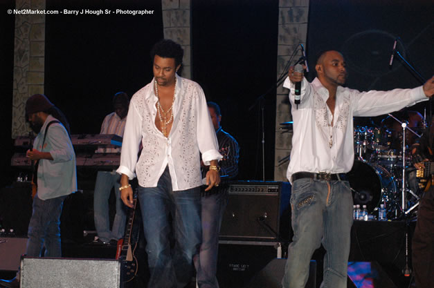 Shaggy @ The Aqueduct on Rose Hall - Friday, January 26, 2007 - 10th Anniversary - Air Jamaica Jazz & Blues Festival 2007 - The Art of Music - Tuesday, January 23 - Saturday, January 27, 2007, The Aqueduct on Rose Hall, Montego Bay, Jamaica - Negril Travel Guide, Negril Jamaica WI - http://www.negriltravelguide.com - info@negriltravelguide.com...!