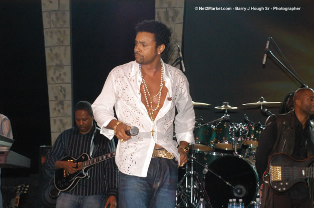 Shaggy @ The Aqueduct on Rose Hall - Friday, January 26, 2007 - 10th Anniversary - Air Jamaica Jazz & Blues Festival 2007 - The Art of Music - Tuesday, January 23 - Saturday, January 27, 2007, The Aqueduct on Rose Hall, Montego Bay, Jamaica - Negril Travel Guide, Negril Jamaica WI - http://www.negriltravelguide.com - info@negriltravelguide.com...!