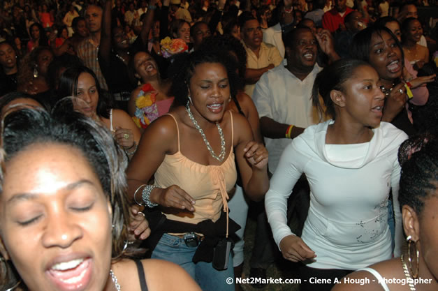 Venue & Audience - Air Jamaica Jazz & Blues Festival 2007 - The Art of Music -  Thursday, January 25th - 10th Anniversary - Air Jamaica Jazz & Blues Festival 2007 - The Art of Music - Tuesday, January 23 - Saturday, January 27, 2007, The Aqueduct on Rose Hall, Montego Bay, Jamaica - Negril Travel Guide, Negril Jamaica WI - http://www.negriltravelguide.com - info@negriltravelguide.com...!