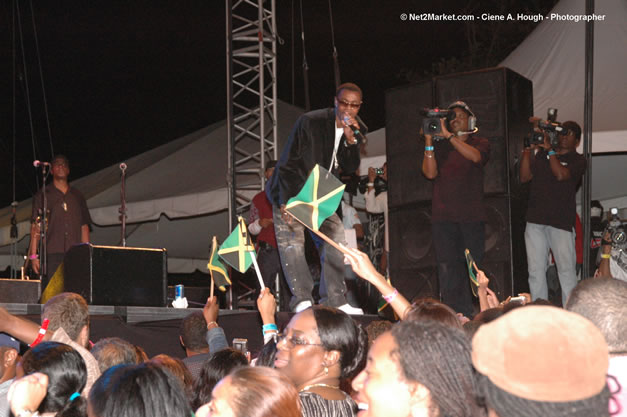 Wayne Wonder @ The Aqueduct on Rose Hall - Friday, January 26, 2007 - 10th Anniversary - Air Jamaica Jazz & Blues Festival 2007 - The Art of Music - Tuesday, January 23 - Saturday, January 27, 2007, The Aqueduct on Rose Hall, Montego Bay, Jamaica - Negril Travel Guide, Negril Jamaica WI - http://www.negriltravelguide.com - info@negriltravelguide.com...!