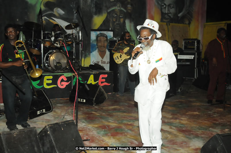 Bunny Wailer & King Yellowman at Bourbon Beach - Monday, February 25, 2008 - Bourbin Beach Restaurant, Bar, Oceanfront Accommodatioins, Live Reggae Music & Disco, Norman Manley Boulevard, Negril, Westmoreland, Jamaica W.I. - Photographs by Net2Market.com - Barry J. Hough Sr, Photographer - Negril Travel Guide, Negril Jamaica WI - http://www.negriltravelguide.com - info@negriltravelguide.com...!