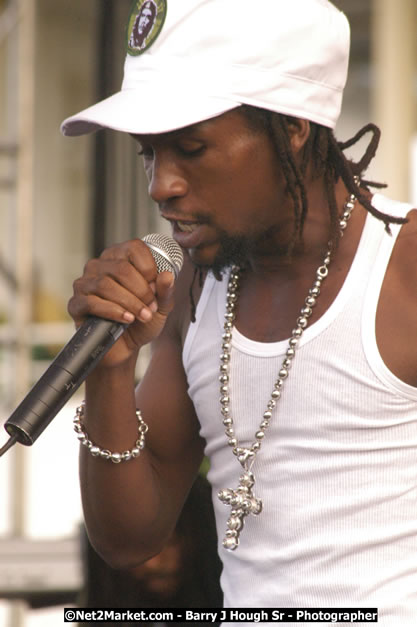 Jah Cure - Cure Fest 2007 - Longing For Concert at Trelawny Multi Purpose Stadium, Trelawny, Jamaica - Sunday, October 14, 2007 - Cure Fest 2007 October 12th-14th, 2007 Presented by Danger Promotions, Iyah Cure Promotions, and Brass Gate Promotions - Alison Young, Publicist - Photographs by Net2Market.com - Barry J. Hough Sr, Photographer - Negril Travel Guide, Negril Jamaica WI - http://www.negriltravelguide.com - info@negriltravelguide.com...!