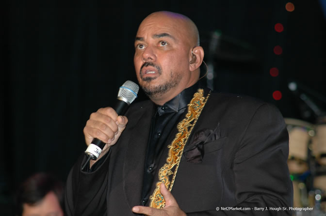 James Ingram - Air Jamaica Jazz & Blues Festival 2006 - The Art of Music - Cinnamon Hill Golf Club - Rosehall Resort & Country Club, Montego Bay, Jamaica W.I. - Thursday, Saturday 28, 2006 - Negril Travel Guide, Negril Jamaica WI - http://www.negriltravelguide.com - info@negriltravelguide.com...!