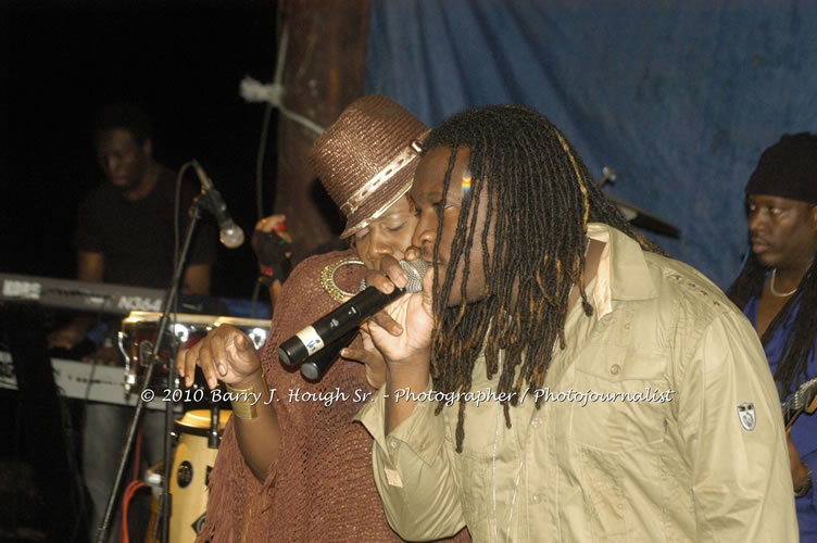 Etana - Live In Concert - One Love Reggae Concert Series 09/10 @ Negril Escape Resort and Spa, December 22, 2009, One Love Drive, West End, Negril, Westmoreland, Jamaica W.I. - Photographs by Net2Market.com - Barry J. Hough Sr, Photographer/Photojournalist - Negril Travel Guide, Negril Jamaica WI - http://www.negriltravelguide.com - info@negriltravelguide.com...!