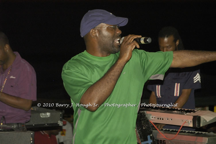 Marcia Griffiths & Edge Michael - Live In Concert - One Love Reggae Concert Series 09/10 @ Negril Escape Resort and Spa, December 29, 2009, One Love Drive, West End, Negril, Westmoreland, Jamaica W.I. - Photographs by Net2Market.com - Barry J. Hough Sr, Photographer/Photojournalist - Negril Travel Guide, Negril Jamaica WI - http://www.negriltravelguide.com - info@negriltravelguide.com...!