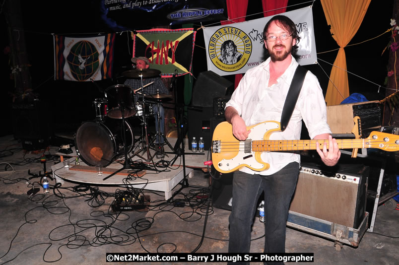 Chinese New Year @ The Sunset Show at Negril Escape - Tuesday, January 27, 2009 - Live Reggae Music at Negril Escape - Tuesday Nights 6:00PM to 10:00 PM - Photographs by Net2Market.com - Barry J. Hough Sr, Photographer/Photojournalist - Negril Travel Guide, Negril Jamaica WI - http://www.negriltravelguide.com - info@negriltravelguide.com...!