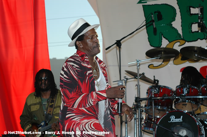 Gregory Isaacs - Tru Juice Rebel Salute 2006 - Reggae's Premiere Roots Festival - Pre-Show Venue Photos -Port Kaiser Sports Club, Saturday, January 14, 2006 - Negril Travel Guide, Negril Jamaica WI - http://www.negriltravelguide.com - info@negriltravelguide.com...!