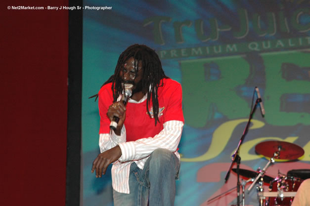 Buju Banton @ Tru-Juice Rebel Salute 2007 - Saturday, January 13, 2007, Port Kaiser Sports Club, St. Elizabeth - Negril Travel Guide, Negril Jamaica WI - http://www.negriltravelguide.com - info@negriltravelguide.com...!