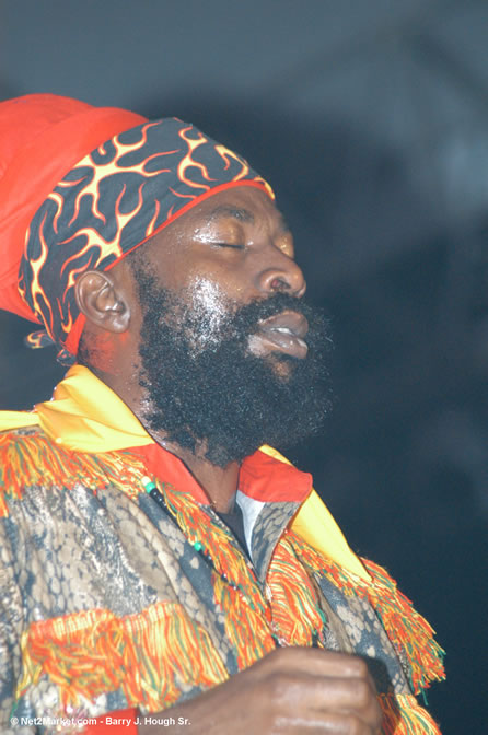 Capleton - Red Stripe Reggae Sumfest 2005 - Dancehall Night - July 21th, 2005 - Negril Travel Guide, Negril Jamaica WI - http://www.negriltravelguide.com - info@negriltravelguide.com...!