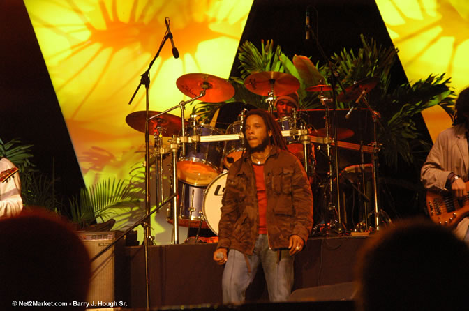 Damian "Junior Gong" Marley & Stephen Marley - Red Stripe Reggae Sumfest 2005 - International Night #2 - July 23th, 2005 - Negril Travel Guide, Negril Jamaica WI - http://www.negriltravelguide.com - info@negriltravelguide.com...!