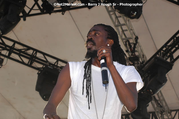 Beenie Man - Explosion - Red Stripe Reggae Sumfest 2007 - Thursday, July 19, 2007 - Red Stripe Reggae Sumfest 2007 at Catherine Hall, Montego Bay, St James, Jamaica W.I. - Negril Travel Guide, Negril Jamaica WI - http://www.negriltravelguide.com - info@negriltravelguide.com...!