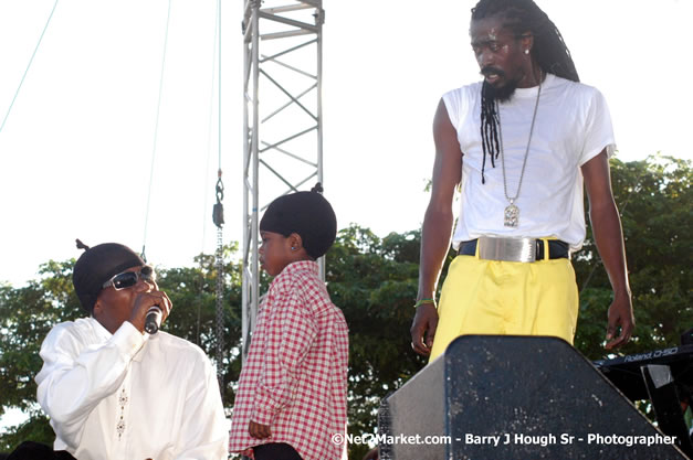 Beenie Man - Explosion - Red Stripe Reggae Sumfest 2007 - Thursday, July 19, 2007 - Red Stripe Reggae Sumfest 2007 at Catherine Hall, Montego Bay, St James, Jamaica W.I. - Negril Travel Guide, Negril Jamaica WI - http://www.negriltravelguide.com - info@negriltravelguide.com...!