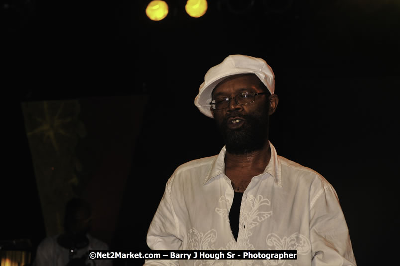 Beres Hammond @ Red Stripe Reggae Sumfest 2008 International Night 2, Catherine Hall, Montego Bay - Saturday, July 19, 2008 - Reggae Sumfest 2008 July 13 - July 19, 2008 - Photographs by Net2Market.com - Barry J. Hough Sr. Photojournalist/Photograper - Photographs taken with a Nikon D300 - Negril Travel Guide, Negril Jamaica WI - http://www.negriltravelguide.com - info@negriltravelguide.com...!