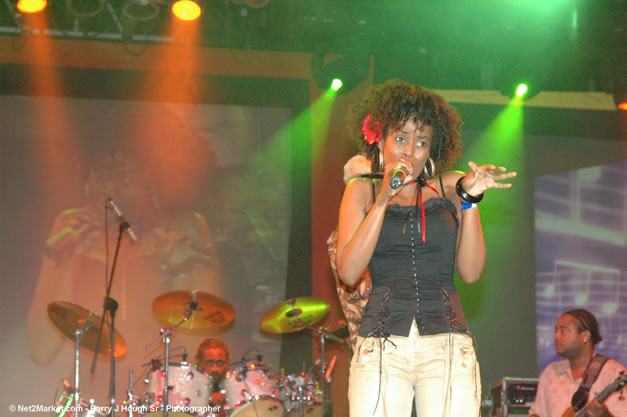 Cherine Anderson - Red Stripe Reggae Sumfest 2006 - The Summit - Jamaica's Greatest, The World's Best - Saturday, July 22, 2006 - Montego Bay, Jamaica - Negril Travel Guide, Negril Jamaica WI - http://www.negriltravelguide.com - info@negriltravelguide.com...!