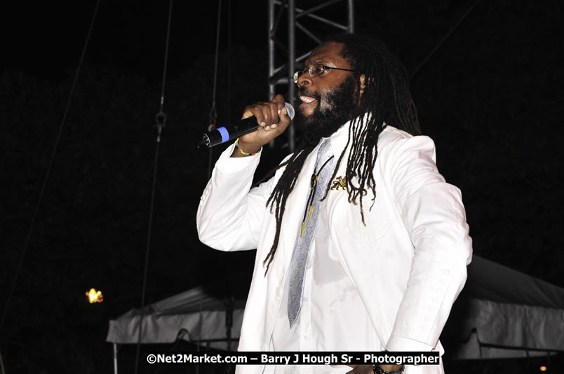 Tarrus Riley @ Reggae Sumfest 2008 International Night 2, Catherine Hall, Montego Bay - Saturday, July 19, 2008 - Reggae Sumfest 2008 July 13 - July 19, 2008 - Photographs by Net2Market.com - Barry J. Hough Sr. Photojournalist/Photograper - Photographs taken with a Nikon D300 - Negril Travel Guide, Negril Jamaica WI - http://www.negriltravelguide.com - info@negriltravelguide.com...!