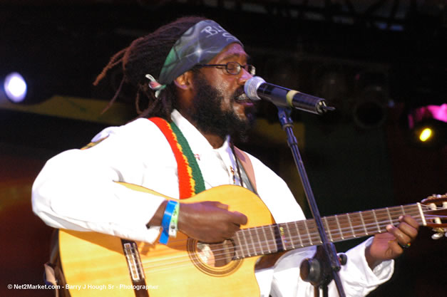 Tarrus Riley - Red Stripe Reggae Sumfest 2006 - The Summit - Jamaica's Greatest, The World's Best - Saturday, July 22, 2006 - Montego Bay, Jamaica - Negril Travel Guide, Negril Jamaica WI - http://www.negriltravelguide.com - info@negriltravelguide.com...!