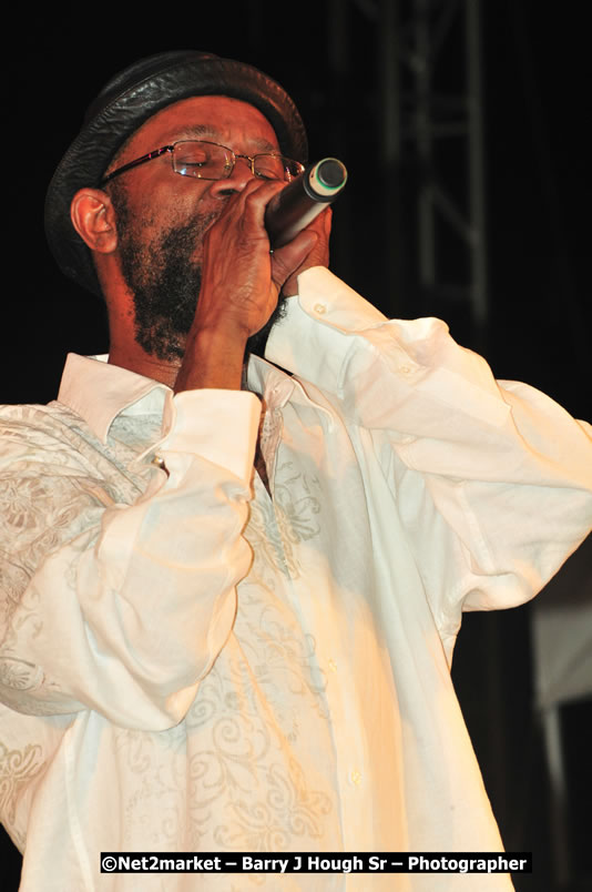 Beres Hammond @ Unite The People An International Reggae Fest, Featuring: Beres Hammond, Coco T, Queen Ifrica, Khalil, Cameal Davis, Iley Dread, Rochelle, Geoffrey Star, Ras Penco, Kool DeLoy, Otis Gayle, J.McKay, Tiney Winey, Venue at Norman Manley Boulevard, Negril, Westmoreland, Jamaica - Saturday, April 4, 2009 - Photographs by Net2Market.com - Barry J. Hough Sr, Photographer/Photojournalist - Negril Travel Guide, Negril Jamaica WI - http://www.negriltravelguide.com - info@negriltravelguide.com...!