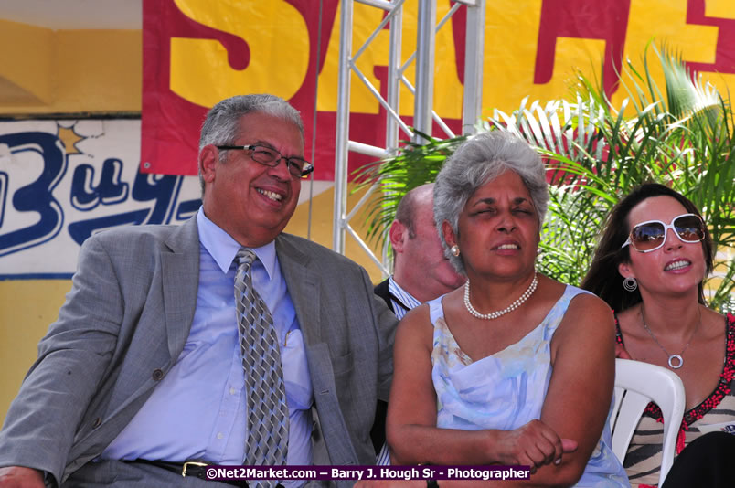 The City of Montego Bay Welcomes Our 2008 Olympians - Western Motorcade - Civic Ceremony - A Salute To Our Beijing Heros - Sam Sharpe Square, Montego Bay, Jamaica - Tuesday, October 7, 2008 - Photographs by Net2Market.com - Barry J. Hough Sr. Photojournalist/Photograper - Photographs taken with a Nikon D300 - Negril Travel Guide, Negril Jamaica WI - http://www.negriltravelguide.com - info@negriltravelguide.com...!